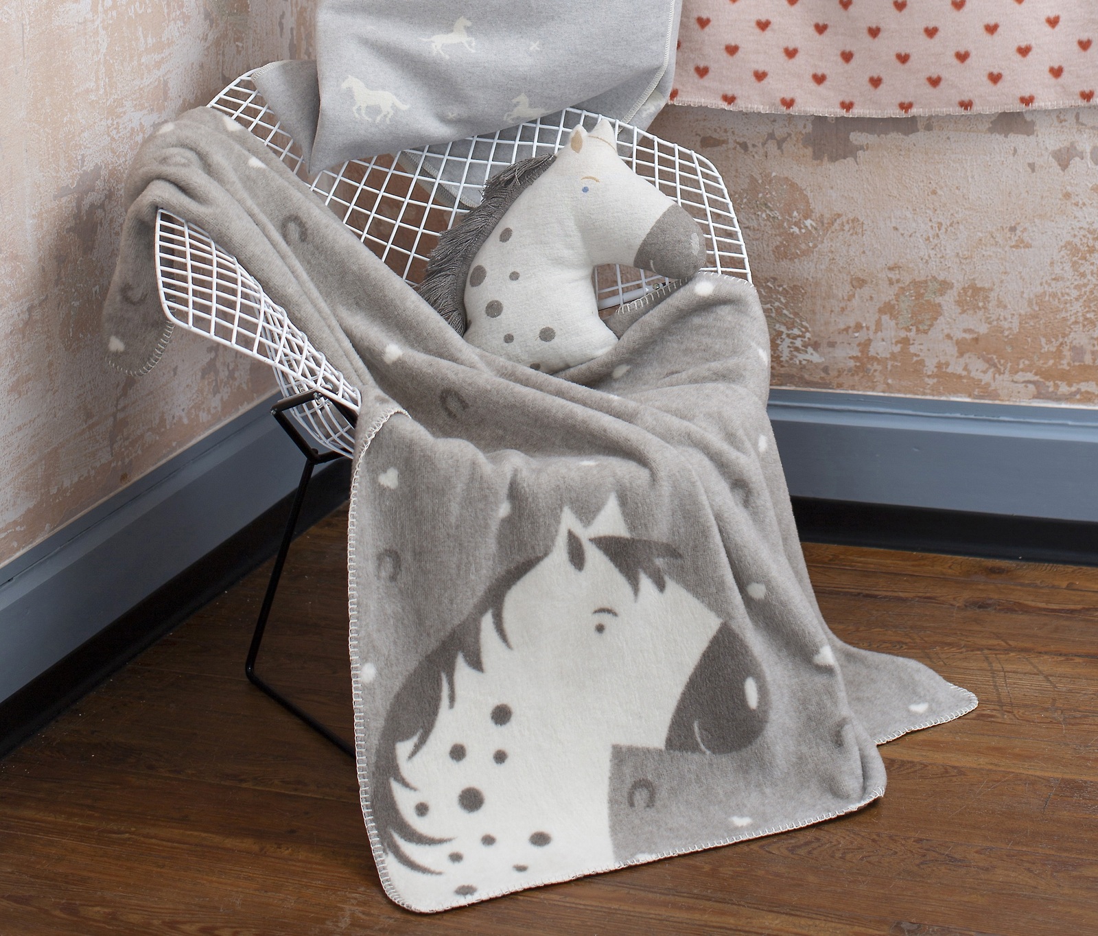 SMOKE HORSE MILA COT BLANKET David Fussenegger