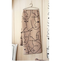 BROWN FACES ABSTRACT SYLT THROW