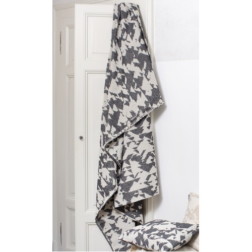 CHARCOAL GRAPHIC PATTERN ALL OVER THROW